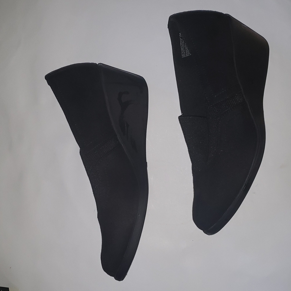 Comfort Plus by Predictions 5 1/2 W Black Wedge Slip On Closed Toe - Picture 11 of 12